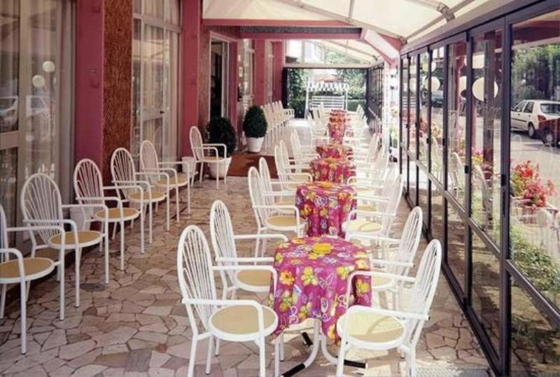 Hotel Sabbia D'Oro Rímini Exterior foto